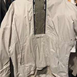 Nike Men’s Light Beige Windbreaker with Olive Center Panel